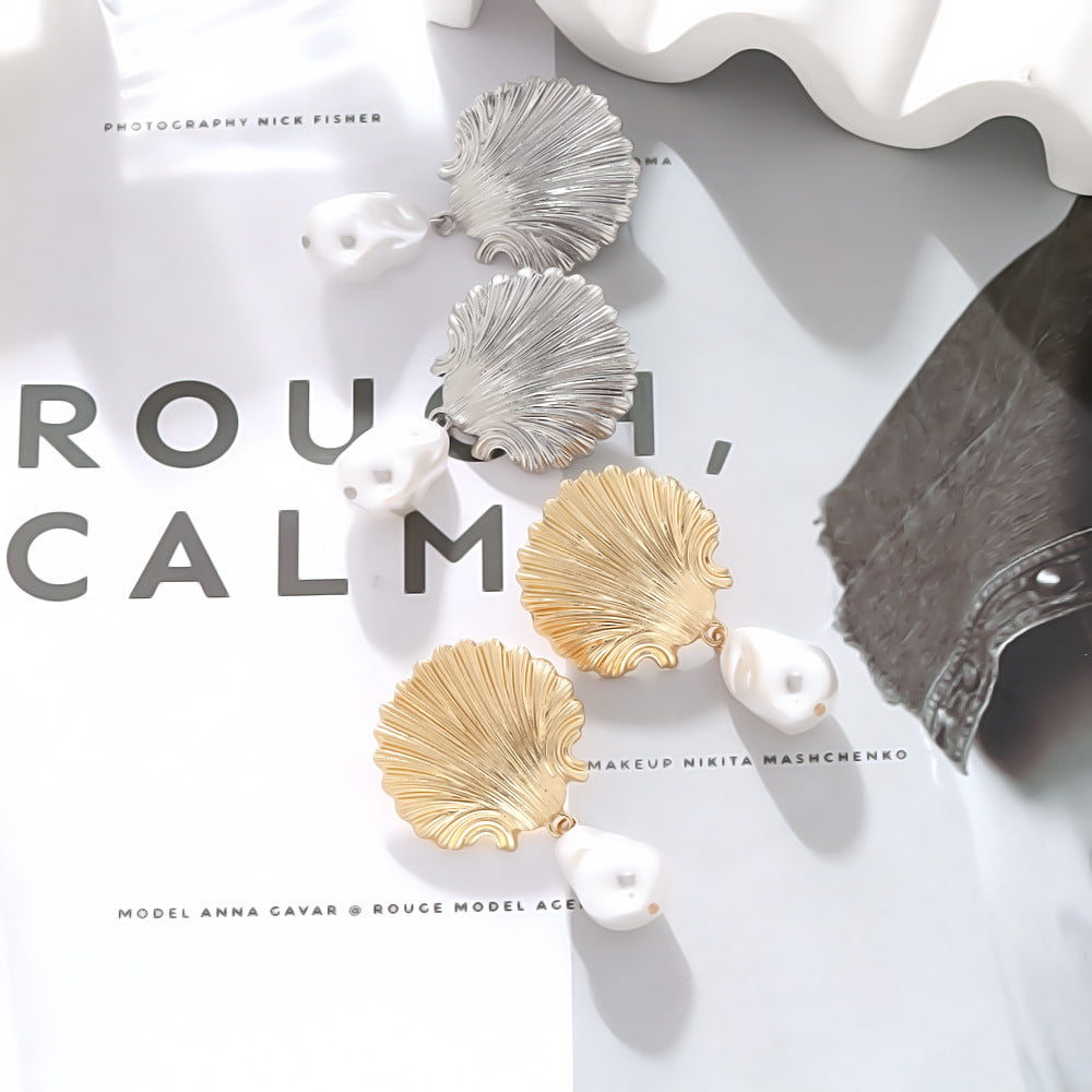 Wholesale Exaggerated Shell Baroque Pearl Pendant